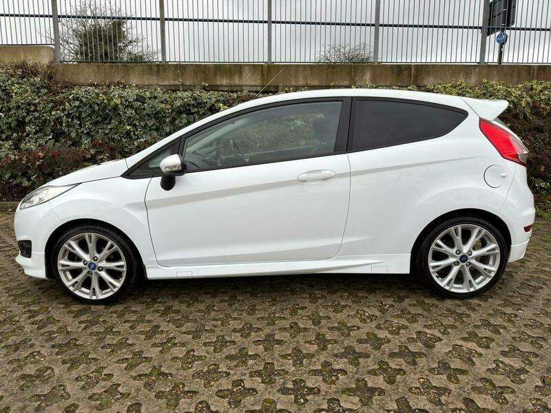 A 2013 FORD FIESTA 1.0T EcoBoost Zetec S Euro 5 (s/s) 3dr A 2013 FORD FIESTA 1.0T EcoBoost Zetec S Euro 5 (s/s) 3dr