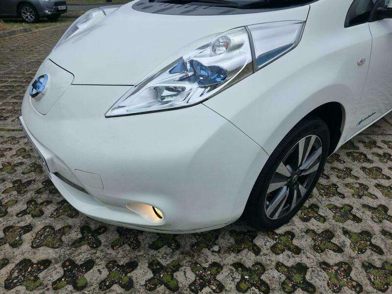 A 2016 NISSAN LEAF 24kWh Tekna Auto 5dr A 2016 NISSAN LEAF 24kWh Tekna Auto 5dr