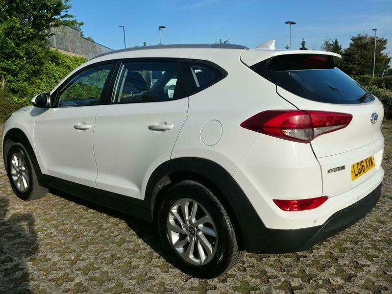 A 2016 HYUNDAI TUCSON 1.7 CRDi Blue Drive SE Euro 6 (s/s) 5dr A 2016 HYUNDAI TUCSON 1.7 CRDi Blue Drive SE Euro 6 (s/s) 5dr