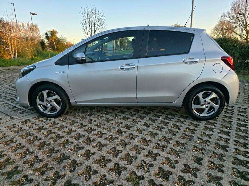 A 2016 TOYOTA YARIS 1.5 VVT-h Icon E-CVT Euro 6 5dr A 2016 TOYOTA YARIS 1.5 VVT-h Icon E-CVT Euro 6 5dr