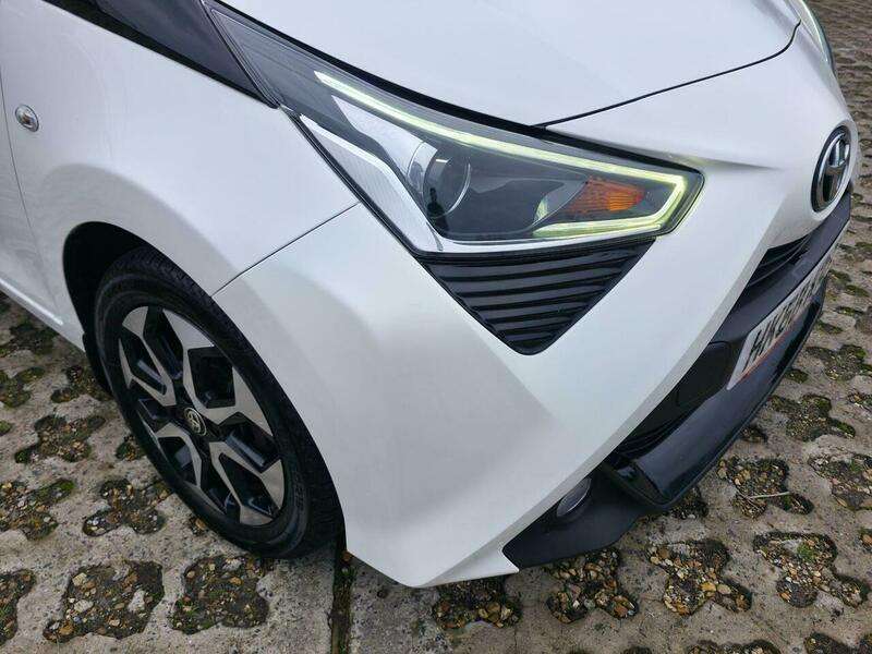 A 2018 TOYOTA AYGO 1.0 VVT-i x-plore x-shift Euro 6 5dr A 2018 TOYOTA AYGO 1.0 VVT-i x-plore x-shift Euro 6 5dr