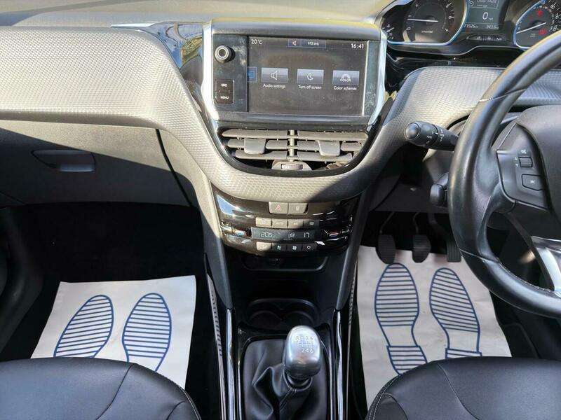 A 2016 PEUGEOT 2008 1.2 PureTech Allure Euro 6 (s/s) 5dr A 2016 PEUGEOT 2008 1.2 PureTech Allure Euro 6 (s/s) 5dr
