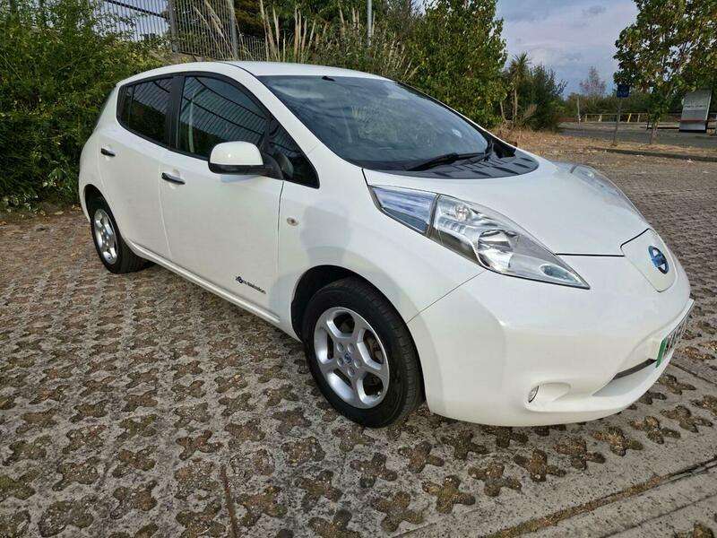 A 2014 NISSAN LEAF 24kWh Acenta Auto 5dr A 2014 NISSAN LEAF 24kWh Acenta Auto 5dr