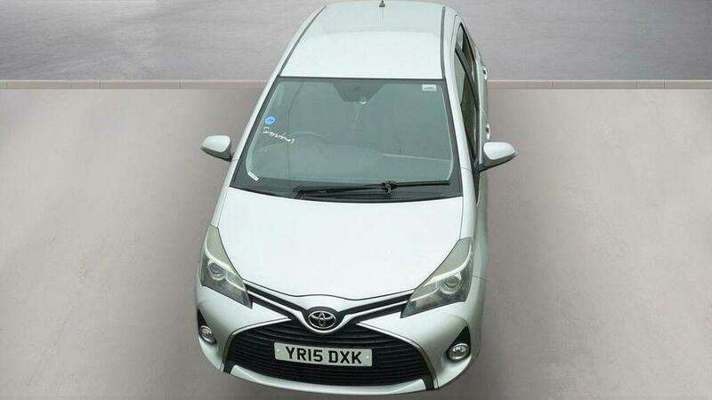 A 2015 TOYOTA YARIS 1.33 Dual VVT-i Icon Euro 5 5dr Euro 5 A 2015 TOYOTA YARIS 1.33 Dual VVT-i Icon Euro 5 5dr Euro 5