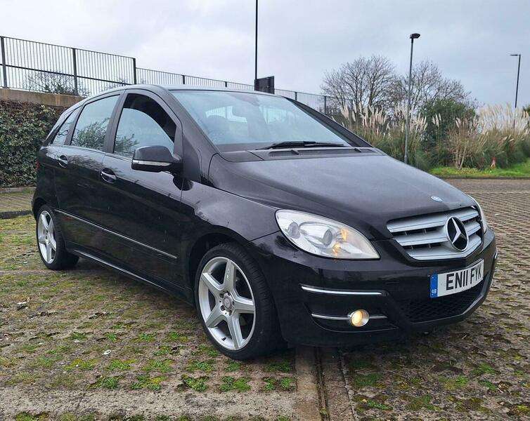 A 2011 MERCEDES-BENZ B CLASS 1.7 B180 Sport CVT 5dr A 2011 MERCEDES-BENZ B CLASS 1.7 B180 Sport CVT 5dr