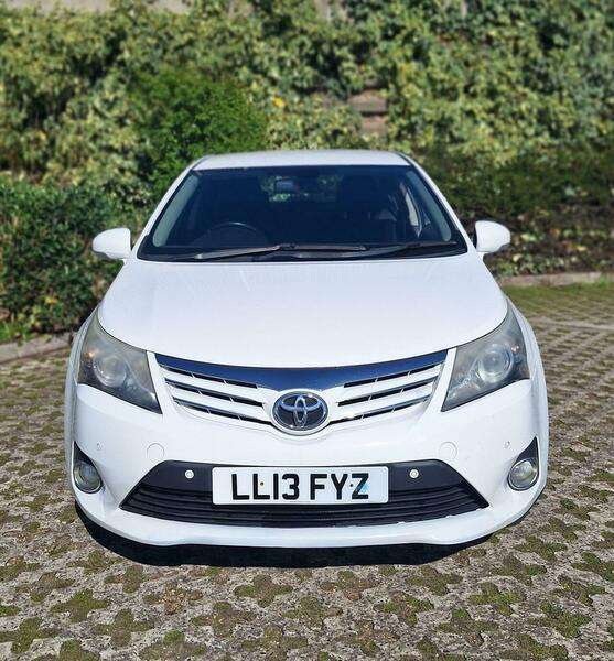 A 2013 TOYOTA AVENSIS 2.2 D-CAT Icon Plus Auto Euro 5 4dr A 2013 TOYOTA AVENSIS 2.2 D-CAT Icon Plus Auto Euro 5 4dr