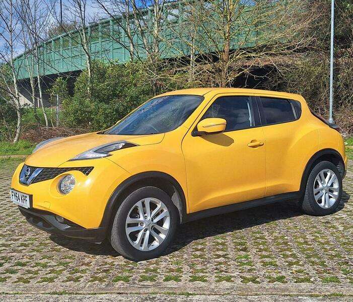 A 2014 NISSAN JUKE 1.6 Acenta SUV 5dr Petrol XTRON Euro 5 (117 ps) A 2014 NISSAN JUKE 1.6 Acenta SUV 5dr Petrol XTRON Euro 5 (117 ps)
