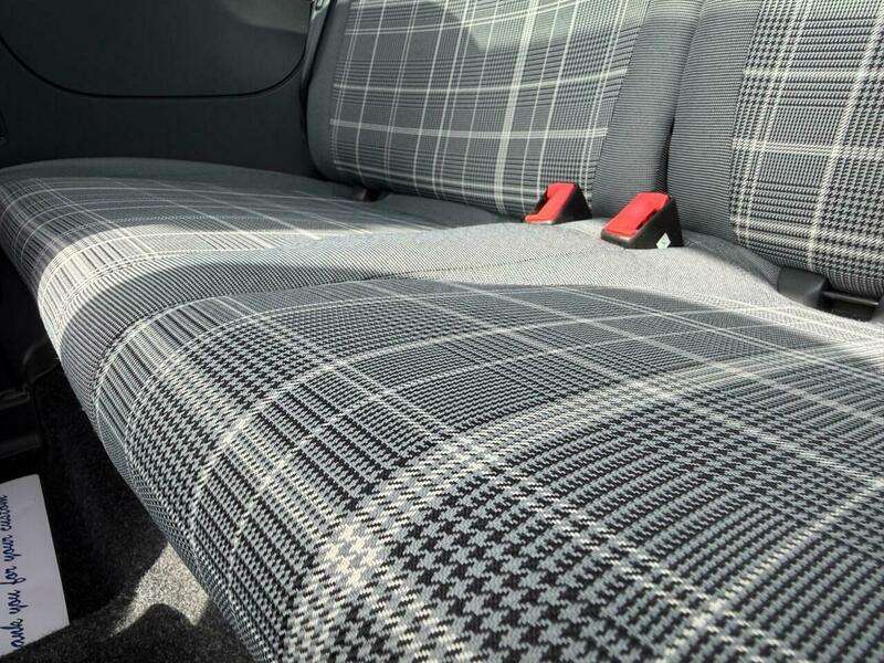 2017 FIAT 500 2017 FIAT 500