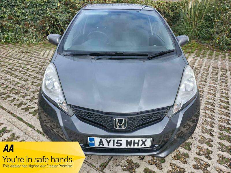 A 2015 HONDA JAZZ 1.4 i-VTEC ES Plus CVT Euro 5 5dr A 2015 HONDA JAZZ 1.4 i-VTEC ES Plus CVT Euro 5 5dr