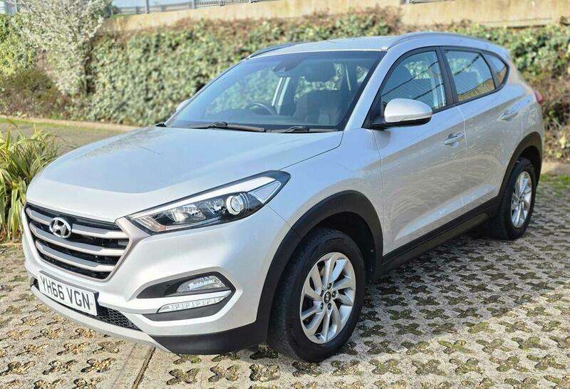 A 2016 HYUNDAI TUCSON 1.6 GDi Blue Drive SE Euro 6 (s/s) 5dr A 2016 HYUNDAI TUCSON 1.6 GDi Blue Drive SE Euro 6 (s/s) 5dr