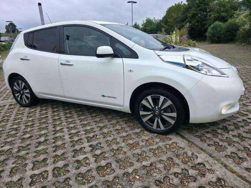 A 2016 NISSAN LEAF 24kWh Tekna Auto 5dr A 2016 NISSAN LEAF 24kWh Tekna Auto 5dr