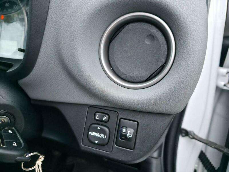 2016 TOYOTA YARIS 2016 TOYOTA YARIS