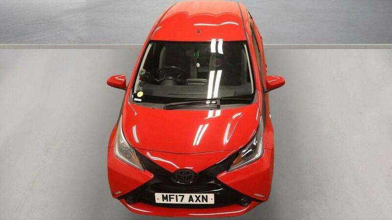 A 2017 TOYOTA AYGO 1.0 VVT-i x-play Euro 6 5dr A 2017 TOYOTA AYGO 1.0 VVT-i x-play Euro 6 5dr