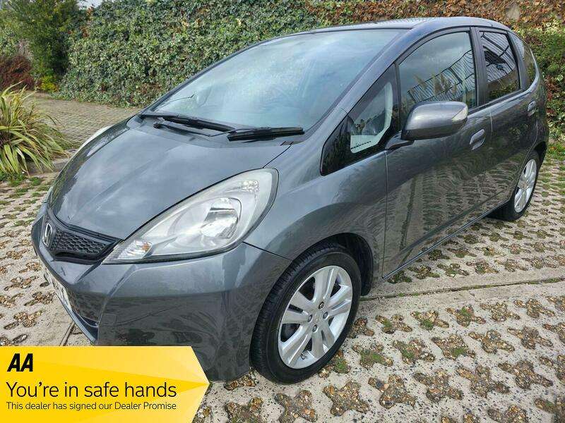 A 2015 HONDA JAZZ 1.4 i-VTEC ES Plus CVT Euro 5 5dr A 2015 HONDA JAZZ 1.4 i-VTEC ES Plus CVT Euro 5 5dr