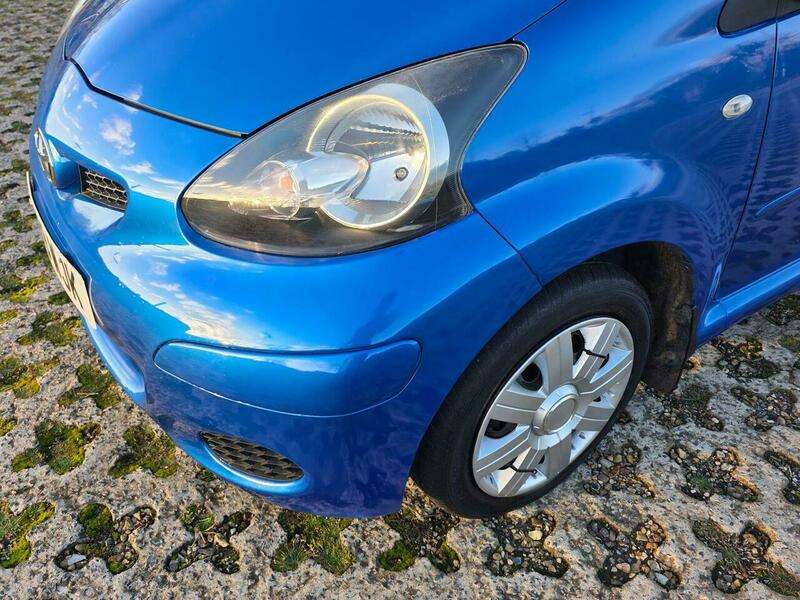 A 2010 TOYOTA AYGO 1.0 VVT-i Blue Euro 4 5dr A 2010 TOYOTA AYGO 1.0 VVT-i Blue Euro 4 5dr