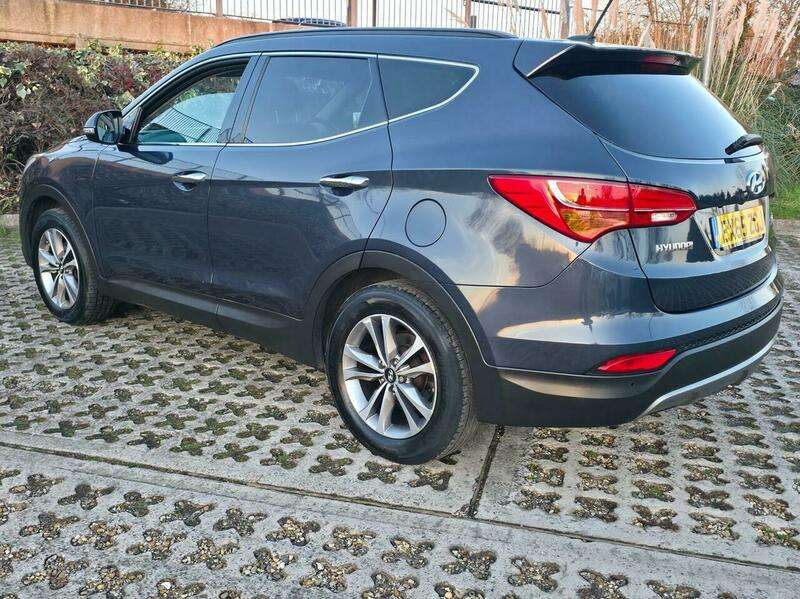 A 2015 HYUNDAI SANTA FE 2.2 CRDi Premium 4WD Euro 5 5dr (7 seat) A 2015 HYUNDAI SANTA FE 2.2 CRDi Premium 4WD Euro 5 5dr (7 seat)