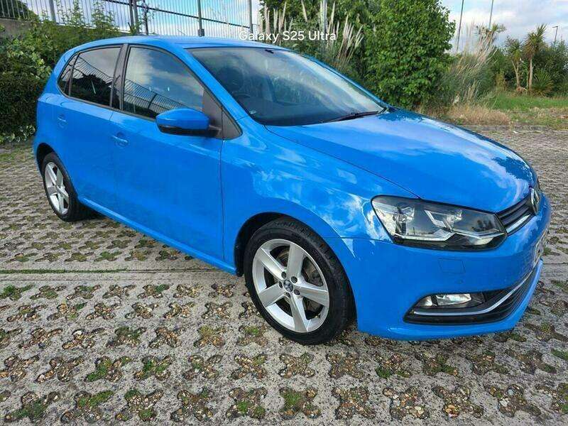 A 2015 VOLKSWAGEN POLO 1.2 TSI BlueMotion Tech SEL Euro 6 (s/s) 5dr A 2015 VOLKSWAGEN POLO 1.2 TSI BlueMotion Tech SEL Euro 6 (s/s) 5dr