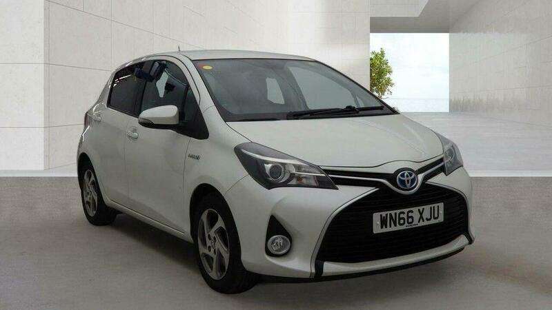A 2016 TOYOTA YARIS 1.5 VVT-h Icon E-CVT Euro 6 5dr A 2016 TOYOTA YARIS 1.5 VVT-h Icon E-CVT Euro 6 5dr