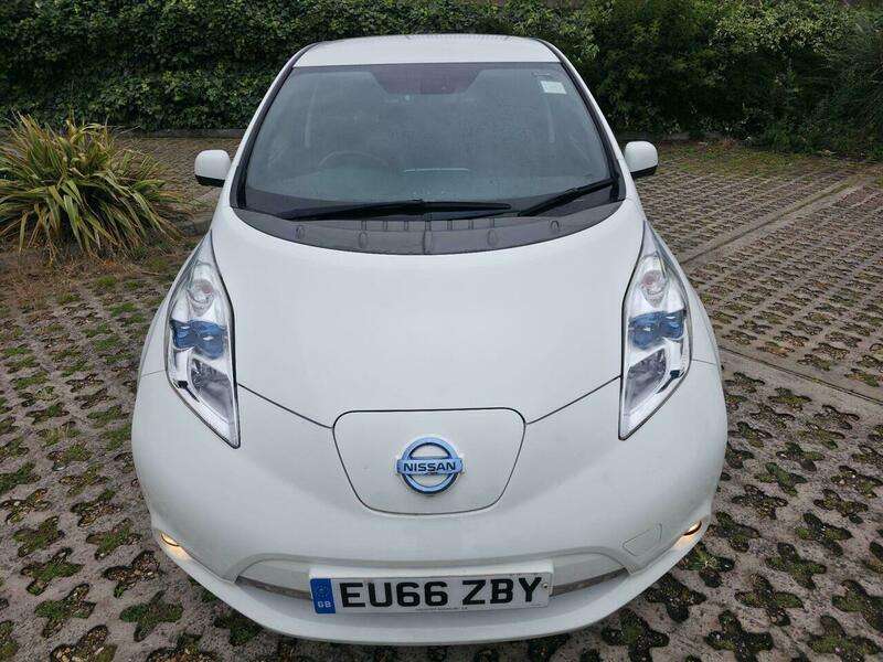 A 2016 NISSAN LEAF 24kWh Tekna Auto 5dr A 2016 NISSAN LEAF 24kWh Tekna Auto 5dr