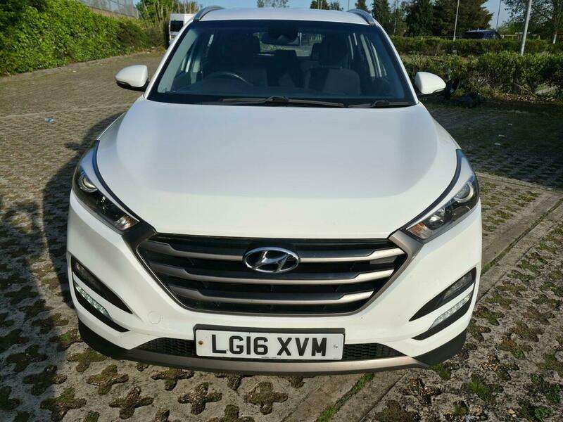 A 2016 HYUNDAI TUCSON 1.7 CRDi Blue Drive SE Euro 6 (s/s) 5dr A 2016 HYUNDAI TUCSON 1.7 CRDi Blue Drive SE Euro 6 (s/s) 5dr