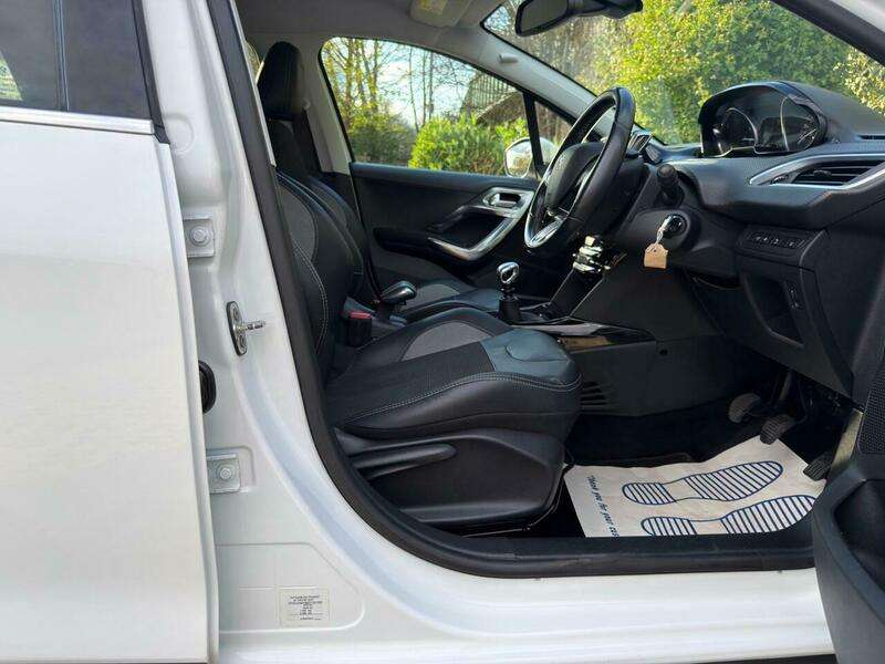 A 2016 PEUGEOT 2008 1.2 PureTech Allure Euro 6 (s/s) 5dr A 2016 PEUGEOT 2008 1.2 PureTech Allure Euro 6 (s/s) 5dr