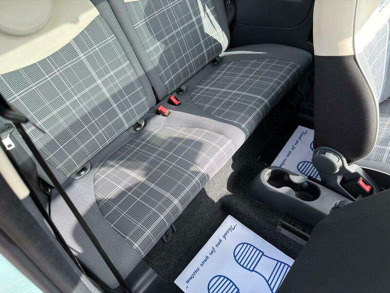 2017 FIAT 500 2017 FIAT 500