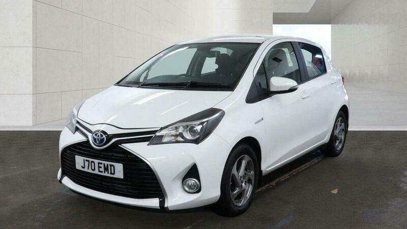 A 2015 TOYOTA YARIS 1.5 VVT-h Icon E-CVT Euro 6 5dr A 2015 TOYOTA YARIS 1.5 VVT-h Icon E-CVT Euro 6 5dr