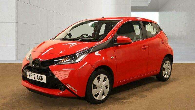 A 2017 TOYOTA AYGO 1.0 VVT-i x-play Euro 6 5dr A 2017 TOYOTA AYGO 1.0 VVT-i x-play Euro 6 5dr