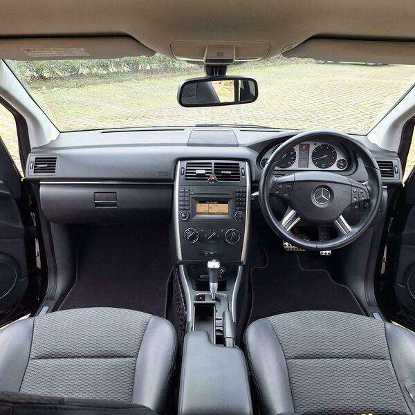 A 2011 MERCEDES-BENZ B CLASS 1.7 B180 Sport CVT 5dr A 2011 MERCEDES-BENZ B CLASS 1.7 B180 Sport CVT 5dr