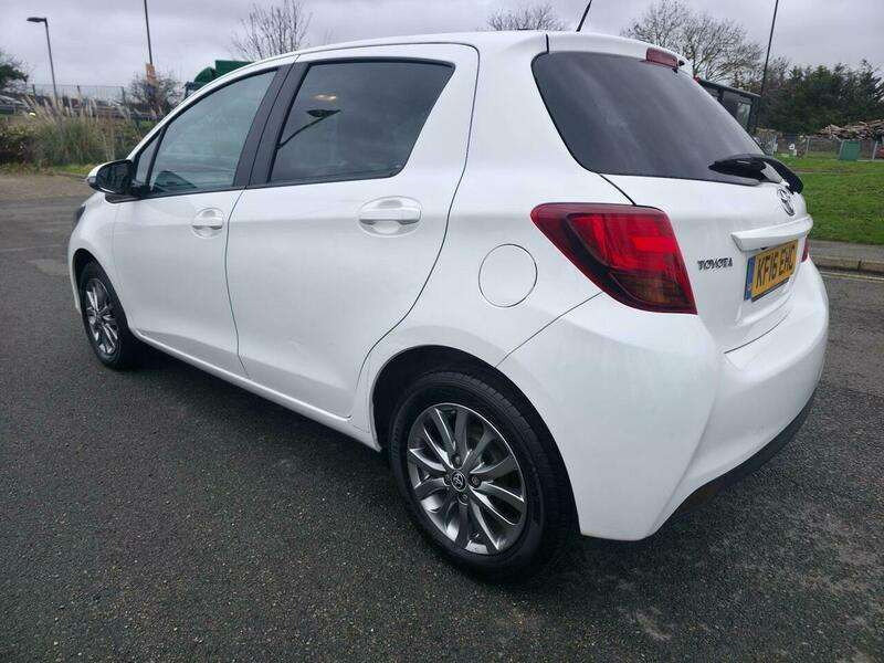 A 2016 TOYOTA YARIS 1.33 Dual VVT-i Icon Euro 6 5dr A 2016 TOYOTA YARIS 1.33 Dual VVT-i Icon Euro 6 5dr