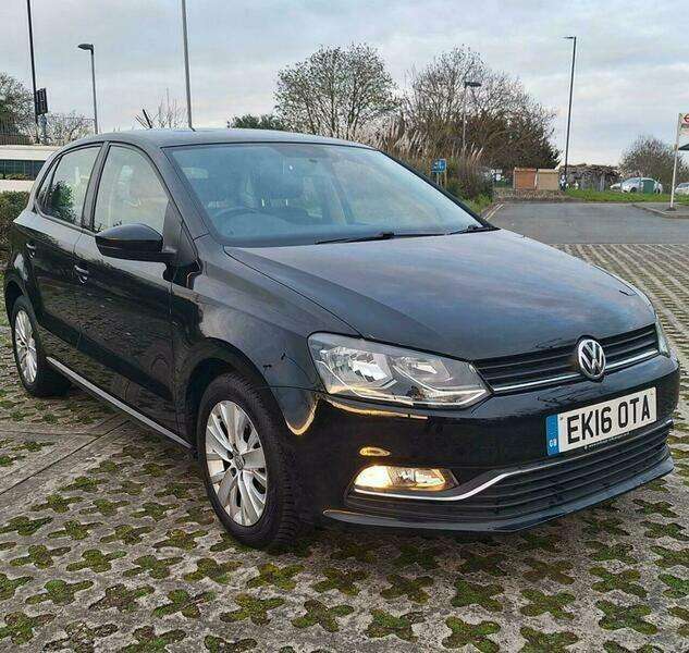 A 2016 VOLKSWAGEN POLO 1.2 TSI BlueMotion Tech SE Euro 6 (s/s) 5dr A 2016 VOLKSWAGEN POLO 1.2 TSI BlueMotion Tech SE Euro 6 (s/s) 5dr