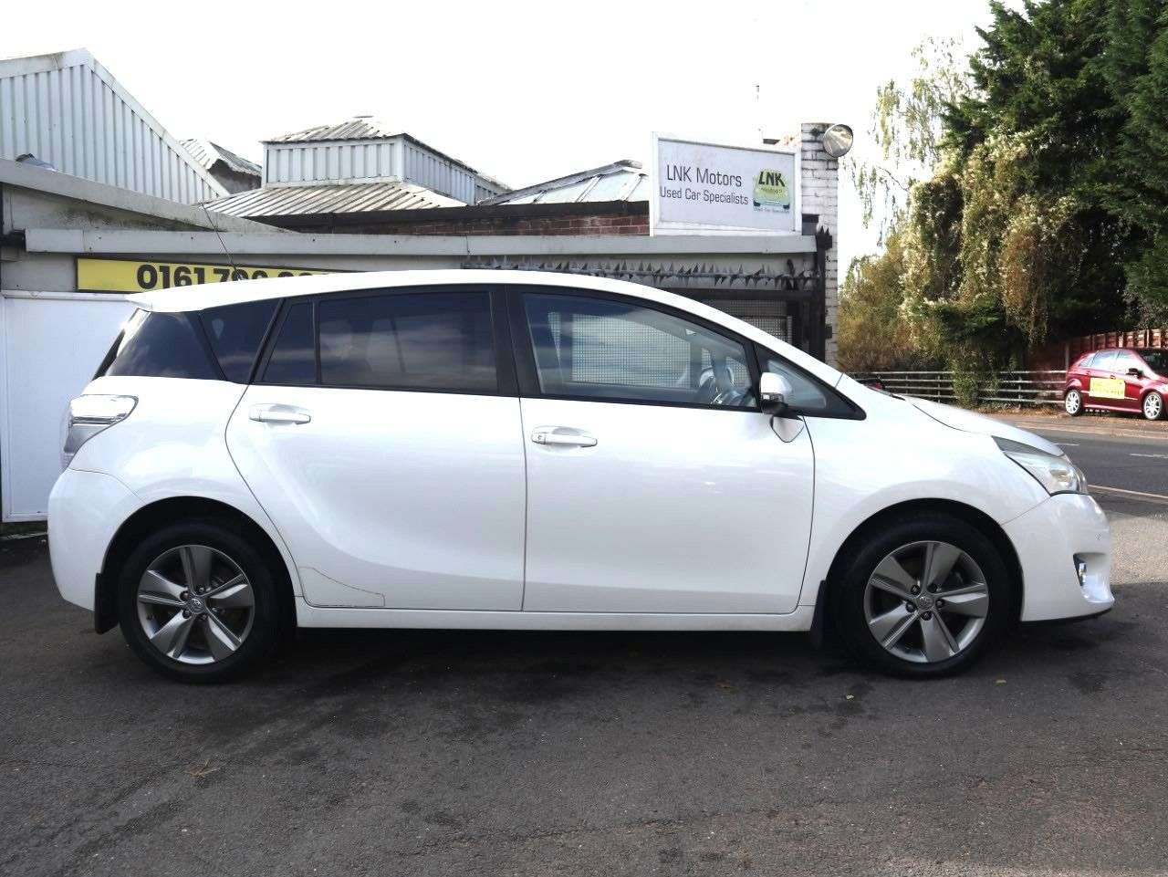A 2014 TOYOTA VERSO 1.6 D-4D Trend MPV 5dr Diesel Manual Euro 5 (s/s) (110 bhp) * 2 YEAR WTY FR A 2014 TOYOTA VERSO 1.6 D-4D Trend MPV 5dr Diesel Manual Euro 5 (s/s) (110 bhp) * 2 YEAR WTY FR