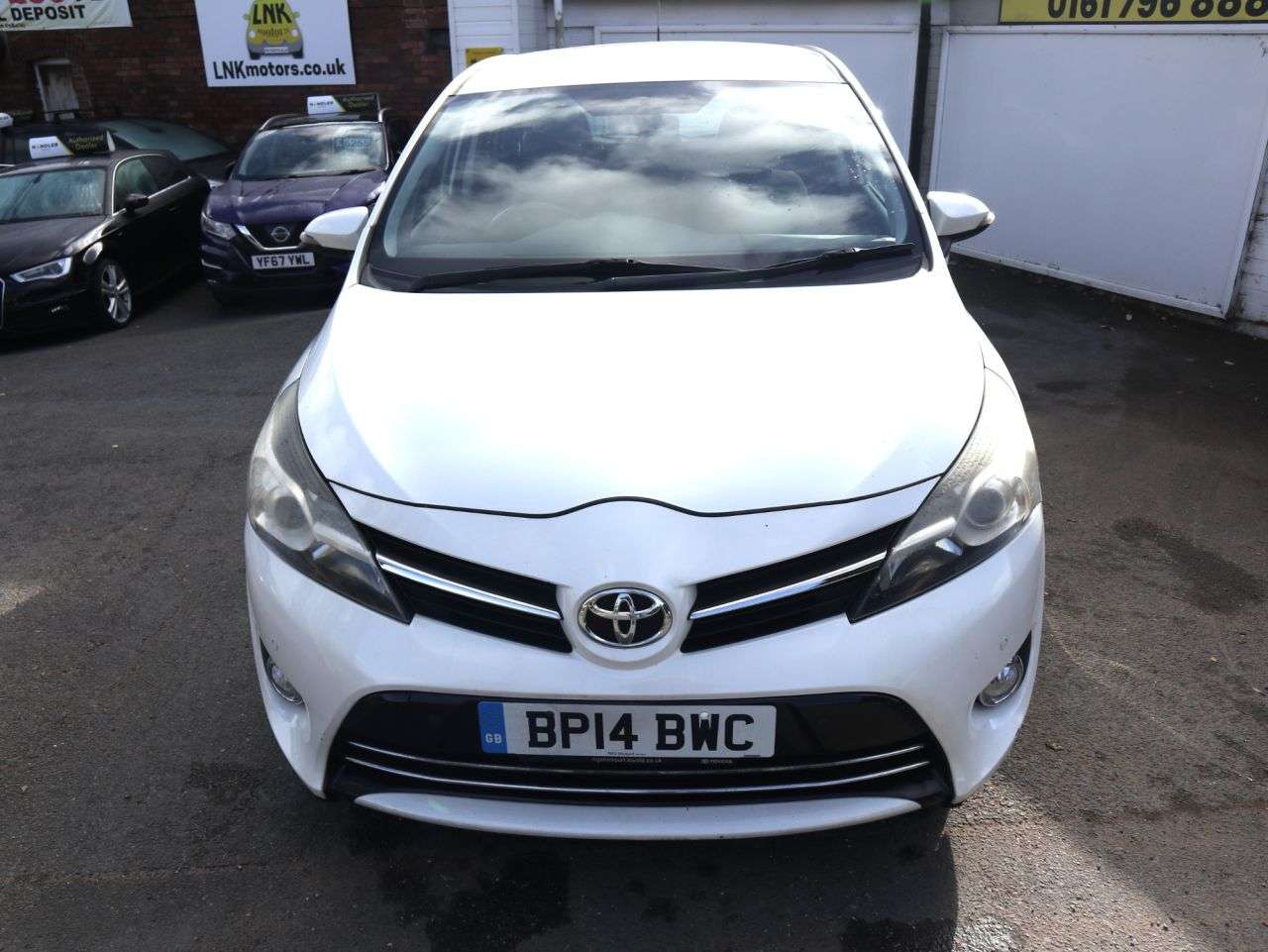 A 2014 TOYOTA VERSO 1.6 D-4D Trend MPV 5dr Diesel Manual Euro 5 (s/s) (110 bhp) * 2 YEAR WTY FR A 2014 TOYOTA VERSO 1.6 D-4D Trend MPV 5dr Diesel Manual Euro 5 (s/s) (110 bhp) * 2 YEAR WTY FR