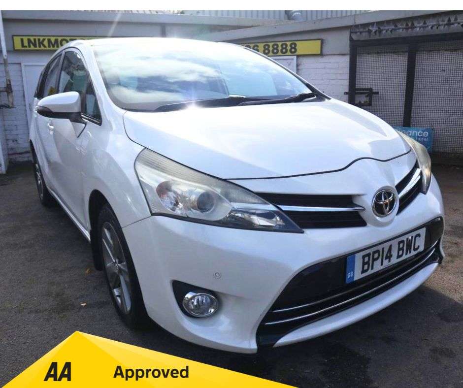 A 2014 TOYOTA VERSO 1.6 D-4D Trend MPV 5dr Diesel Manual Euro 5 (s/s) (110 bhp) * 2 YEAR WTY FR A 2014 TOYOTA VERSO 1.6 D-4D Trend MPV 5dr Diesel Manual Euro 5 (s/s) (110 bhp) * 2 YEAR WTY FR