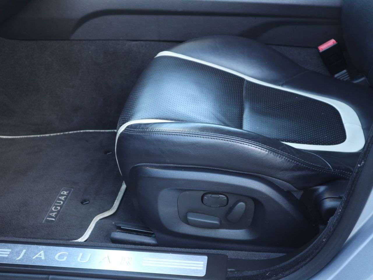 2012 JAGUAR XF 2012 JAGUAR XF