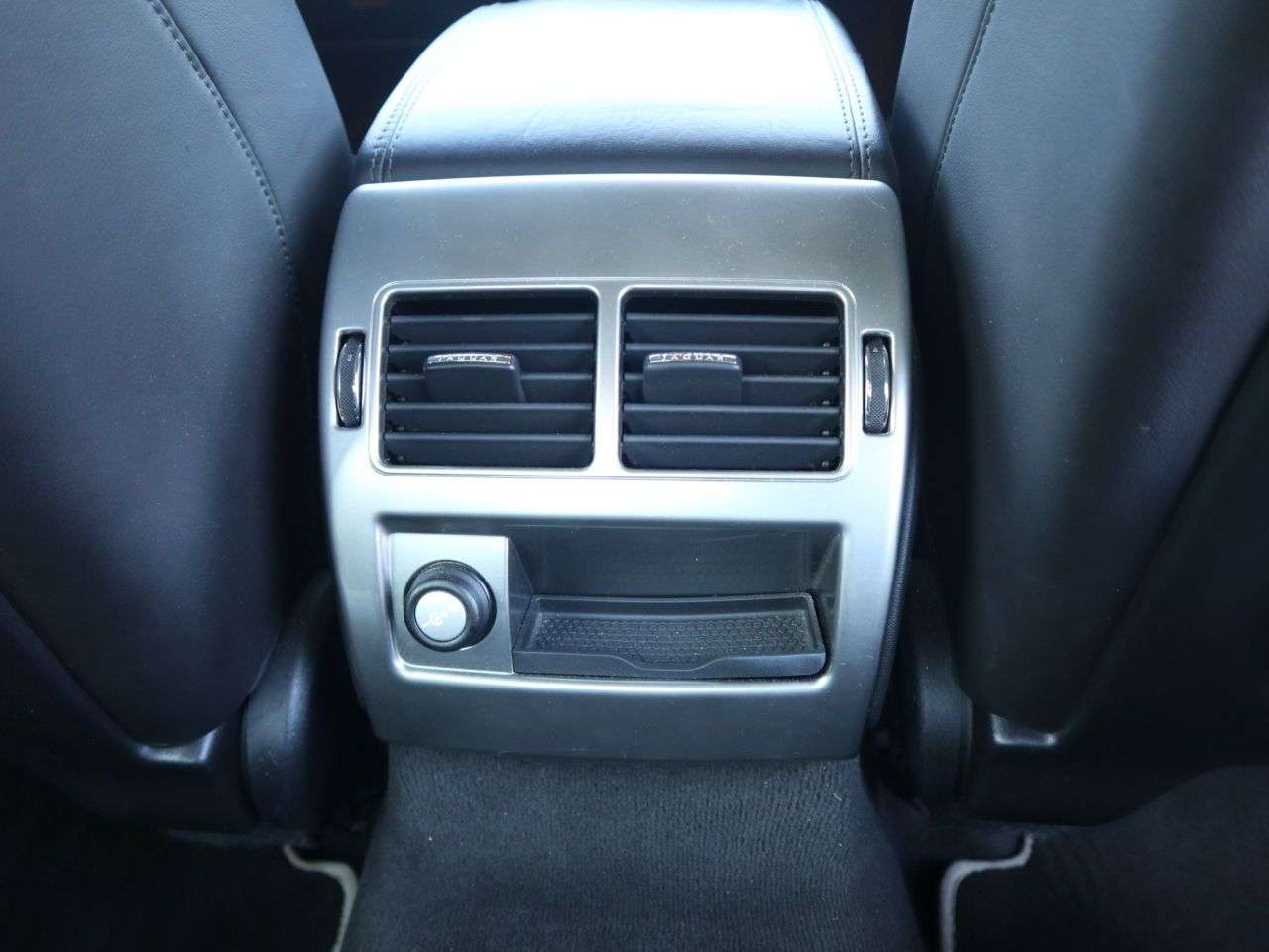 2012 JAGUAR XF 2012 JAGUAR XF