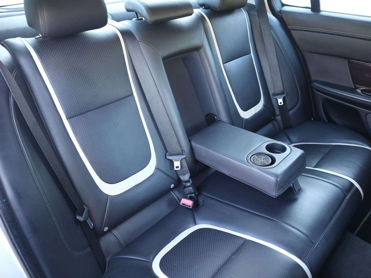 2012 JAGUAR XF 2012 JAGUAR XF