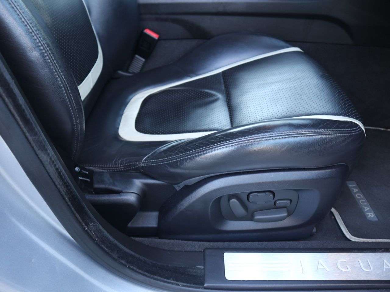 2012 JAGUAR XF 2012 JAGUAR XF