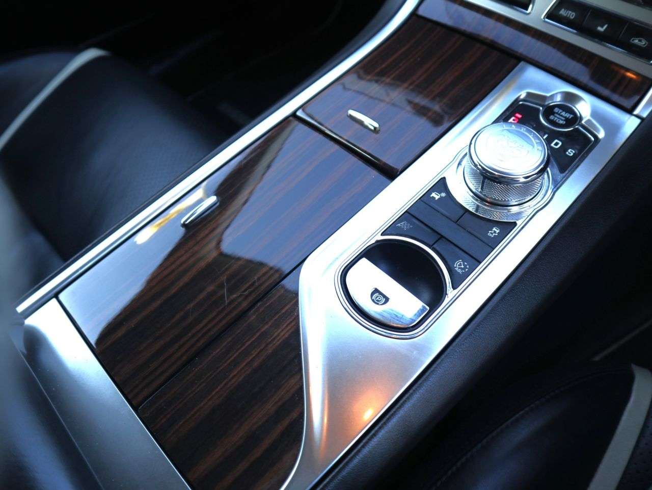 2012 JAGUAR XF 2012 JAGUAR XF