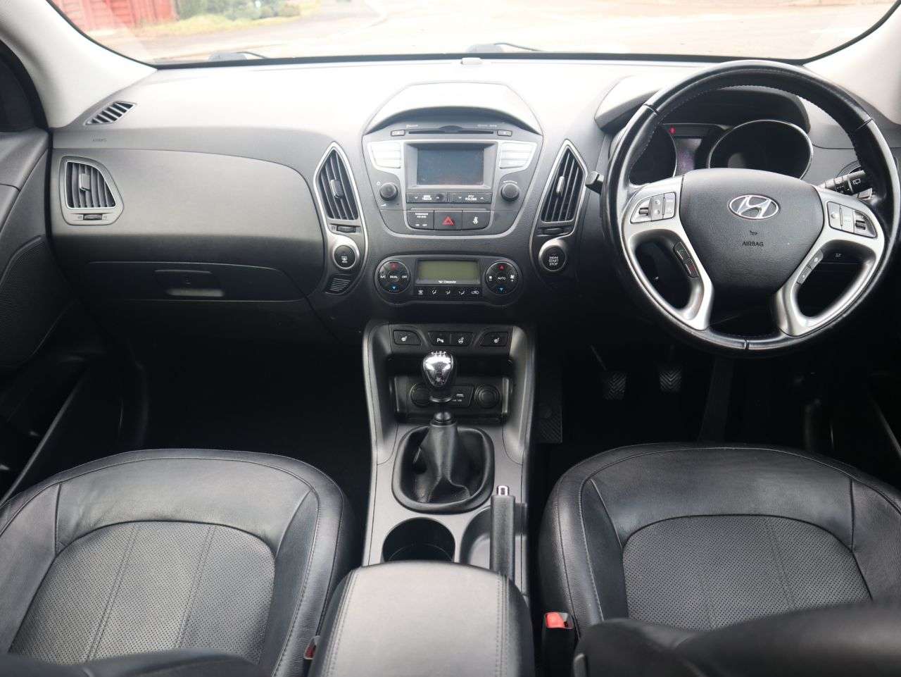 A 2015 HYUNDAI IX35 1.6 GDi SE SUV 5dr Petrol Manual Euro 5 (135 ps) *2 YEAR WARRANTY £99 + 12 A 2015 HYUNDAI IX35 1.6 GDi SE SUV 5dr Petrol Manual Euro 5 (135 ps) *2 YEAR WARRANTY £99 + 12