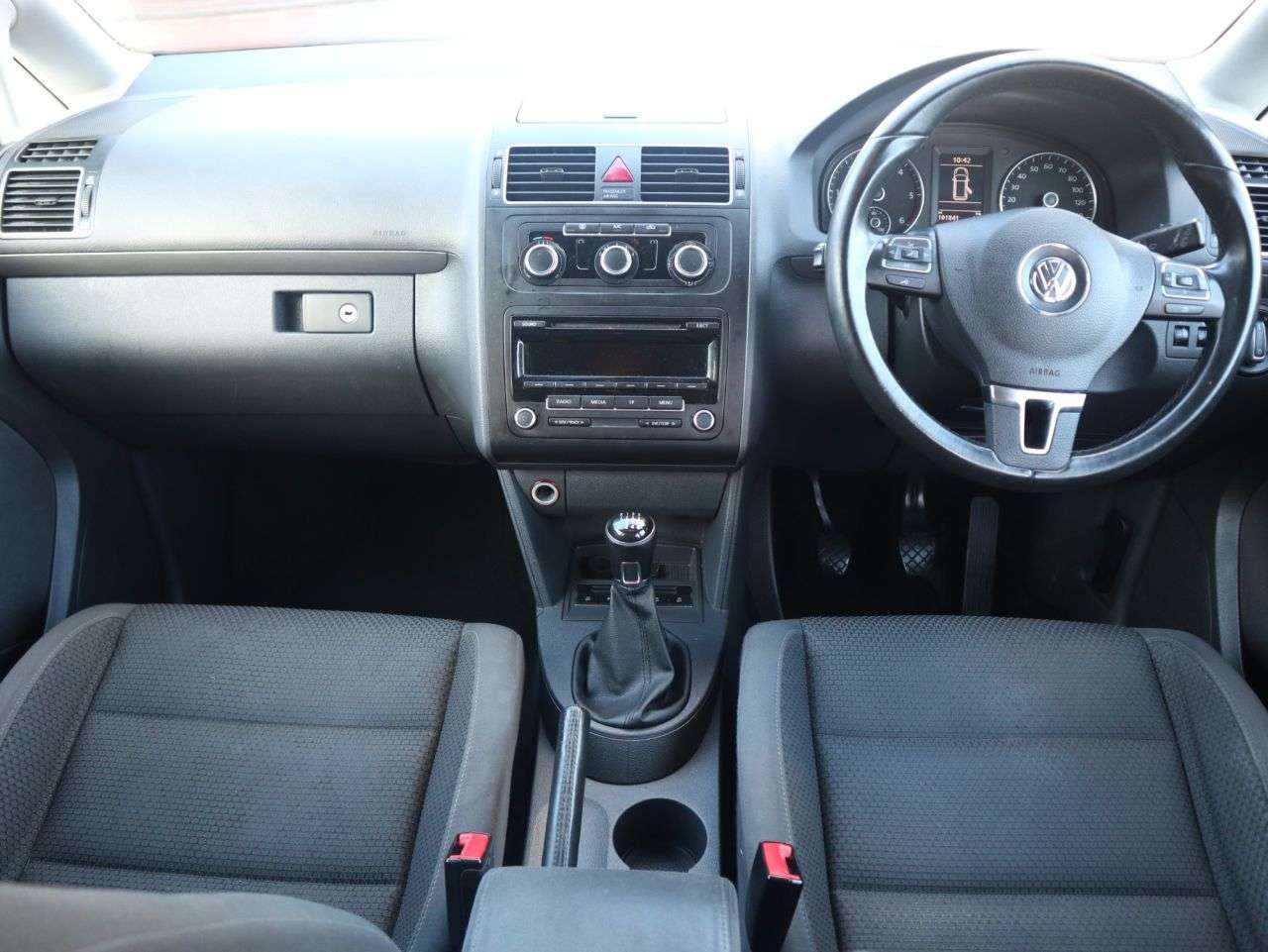 A 2013 VOLKSWAGEN TOURAN 1.6 TDI SE MPV 5dr Diesel Manual Euro 5 (105 ps) *2 YEAR WARRANTY £99 + 12 A 2013 VOLKSWAGEN TOURAN 1.6 TDI SE MPV 5dr Diesel Manual Euro 5 (105 ps) *2 YEAR WARRANTY £99 + 12