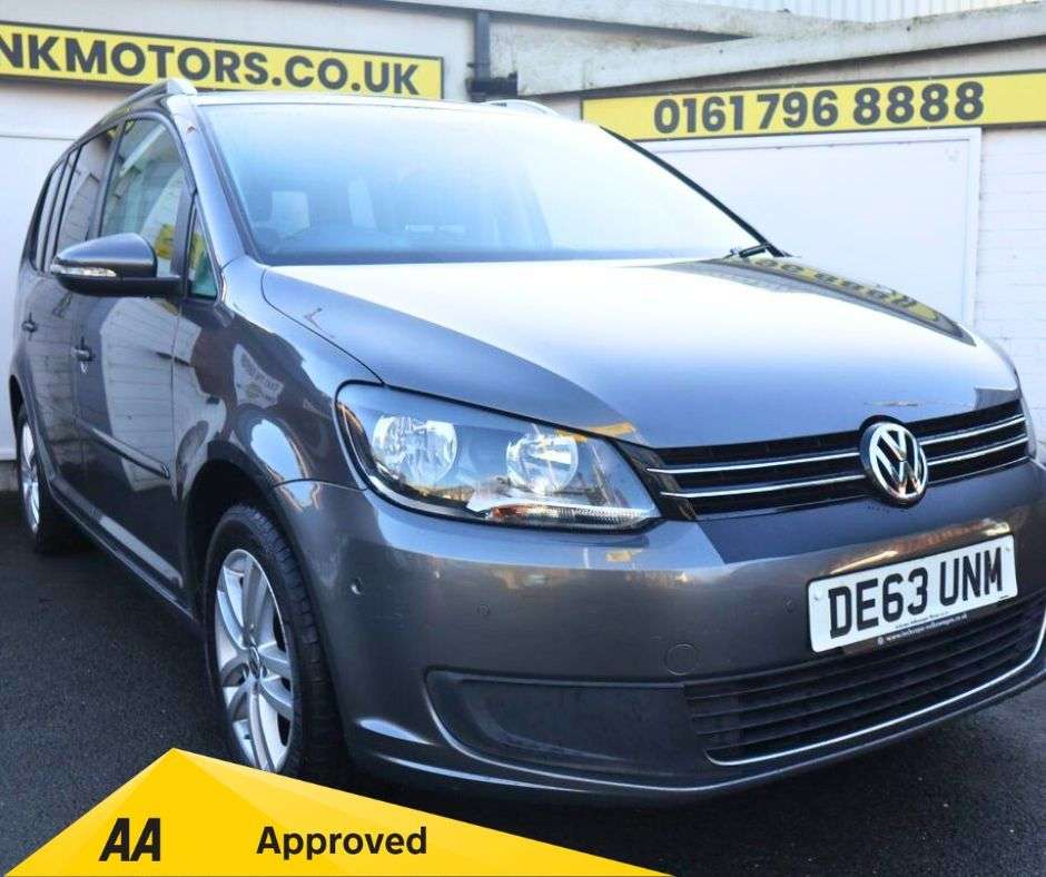 A 2013 VOLKSWAGEN TOURAN 1.6 TDI SE MPV 5dr Diesel Manual Euro 5 (105 ps) *2 YEAR WARRANTY £99 + 12 A 2013 VOLKSWAGEN TOURAN 1.6 TDI SE MPV 5dr Diesel Manual Euro 5 (105 ps) *2 YEAR WARRANTY £99 + 12