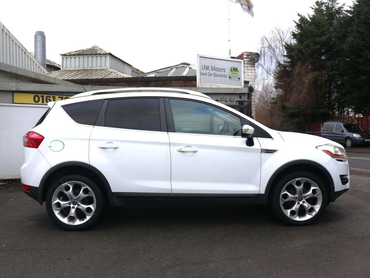 A 2011 FORD KUGA 2.0 TDCi Titanium SUV 5dr Diesel Manual AWD Euro 5 (163 ps) *2 YEAR WARRANT A 2011 FORD KUGA 2.0 TDCi Titanium SUV 5dr Diesel Manual AWD Euro 5 (163 ps) *2 YEAR WARRANT
