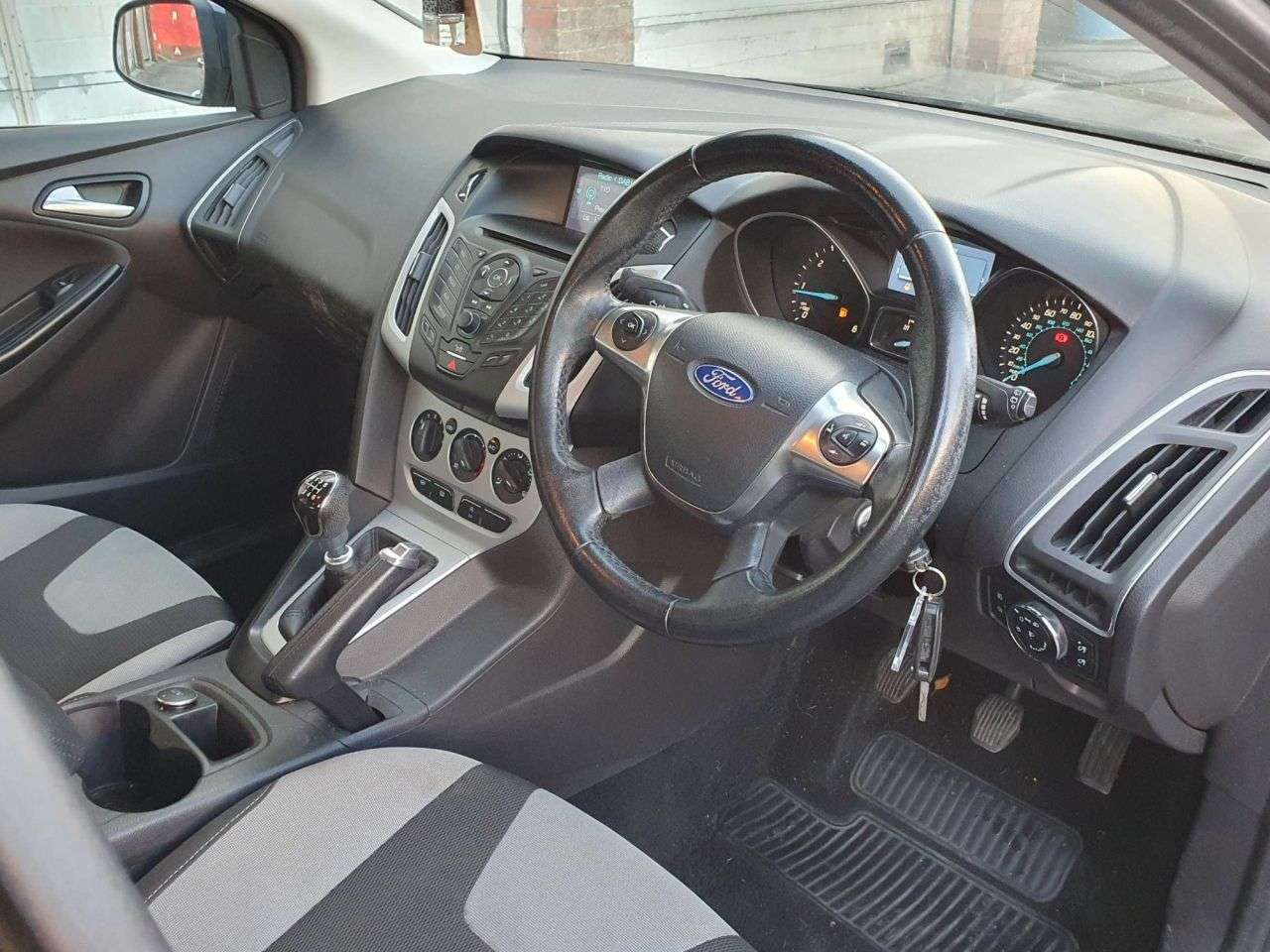 A 2014 FORD FOCUS 1.6 TDCi Zetec Navigator Hatchback 5dr Diesel Manual Euro 5 (s/s) (115 ps) A 2014 FORD FOCUS 1.6 TDCi Zetec Navigator Hatchback 5dr Diesel Manual Euro 5 (s/s) (115 ps)