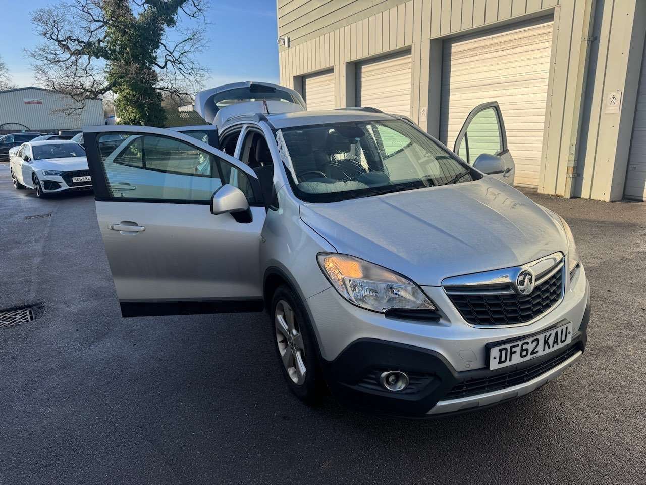 A 2013 VAUXHALL MOKKA 1.6 Tech Line SUV 5dr Petrol Manual 2WD Euro 5 (s/s) (115 ps) * 2 YEAR WARR A 2013 VAUXHALL MOKKA 1.6 Tech Line SUV 5dr Petrol Manual 2WD Euro 5 (s/s) (115 ps) * 2 YEAR WARR