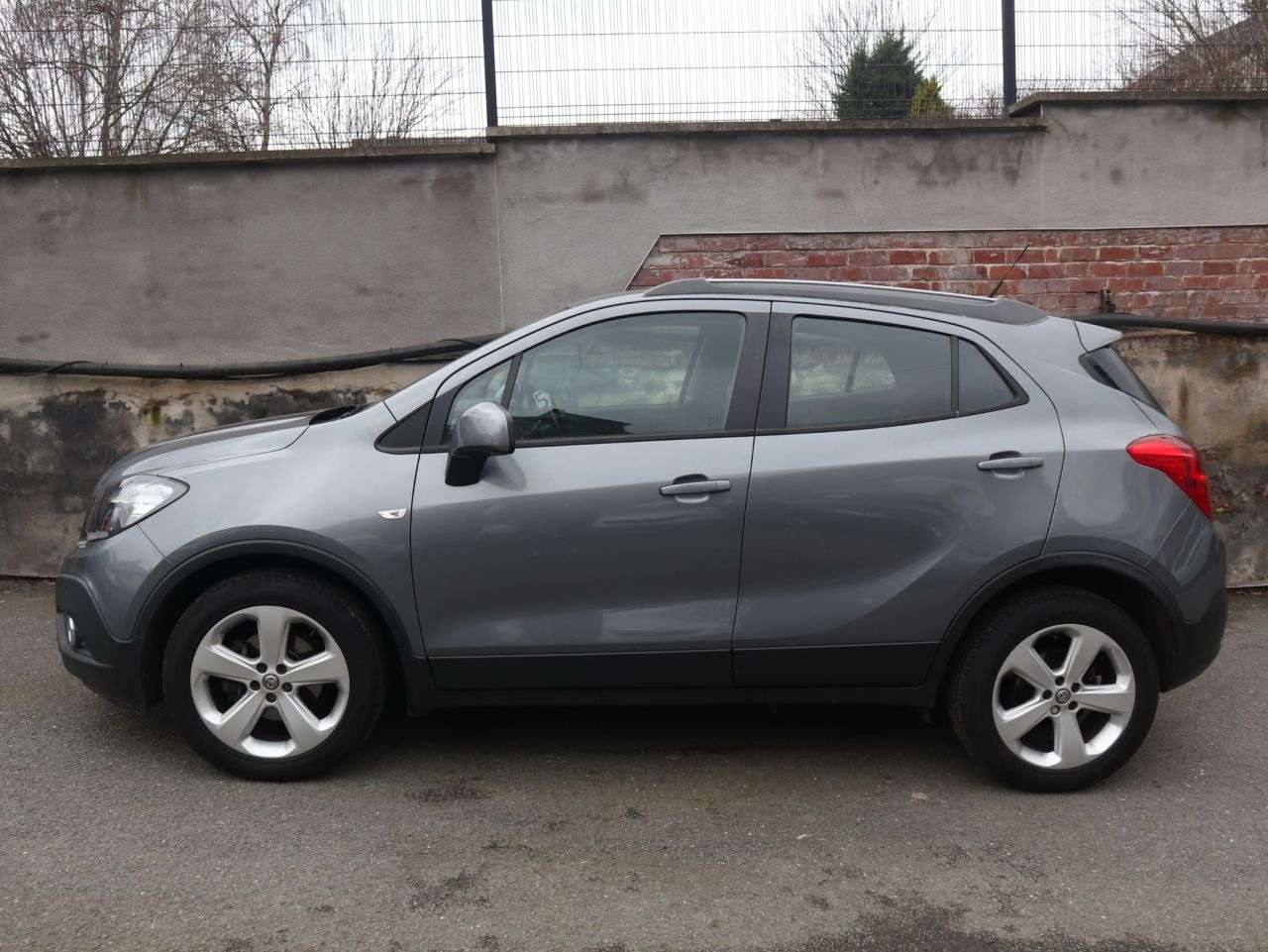 A 2014 VAUXHALL MOKKA 1.6 Tech Line SUV 5dr Petrol Manual 2WD Euro 5 (s/s) (115 ps) *2 YEAR WARRA A 2014 VAUXHALL MOKKA 1.6 Tech Line SUV 5dr Petrol Manual 2WD Euro 5 (s/s) (115 ps) *2 YEAR WARRA