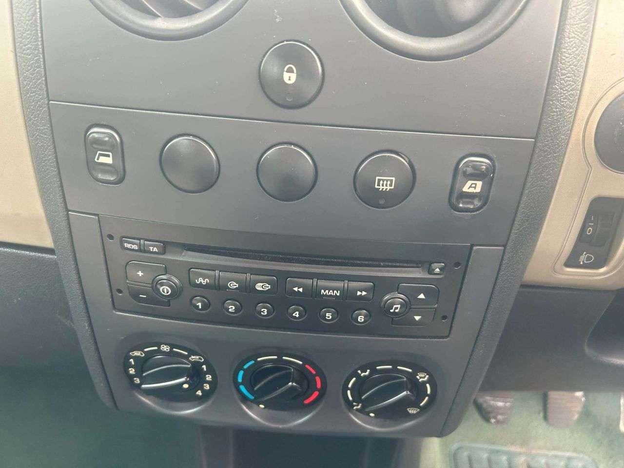 A 2005 PEUGEOT PARTNER 2.0 HDi Escapade MPV 5dr Diesel Manual (152 g/km, 90 bhp) * 2 YEAR WARRANTY A 2005 PEUGEOT PARTNER 2.0 HDi Escapade MPV 5dr Diesel Manual (152 g/km, 90 bhp) * 2 YEAR WARRANTY