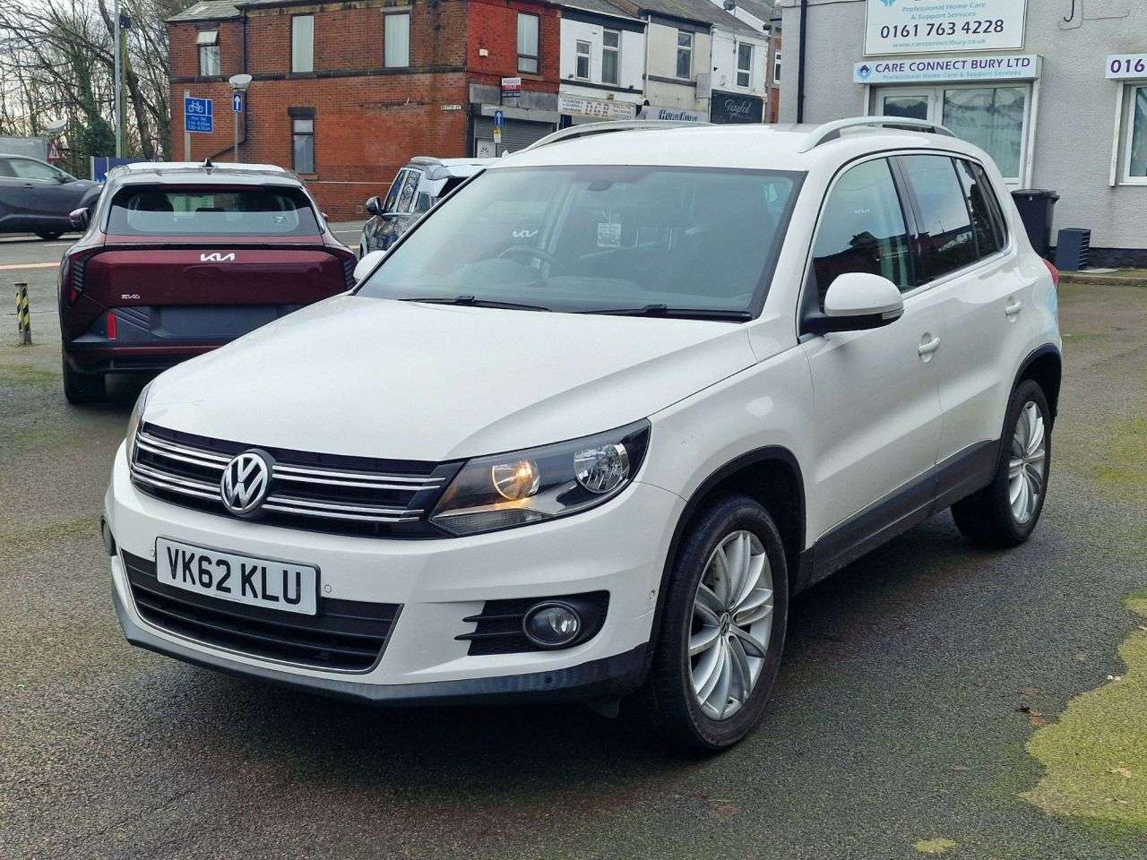 A 2012 VOLKSWAGEN TIGUAN 2.0 TDI BlueMotion Tech Sport SUV 5dr Diesel Manual 2WD Euro 5 (s/s) (140 p A 2012 VOLKSWAGEN TIGUAN 2.0 TDI BlueMotion Tech Sport SUV 5dr Diesel Manual 2WD Euro 5 (s/s) (140 p