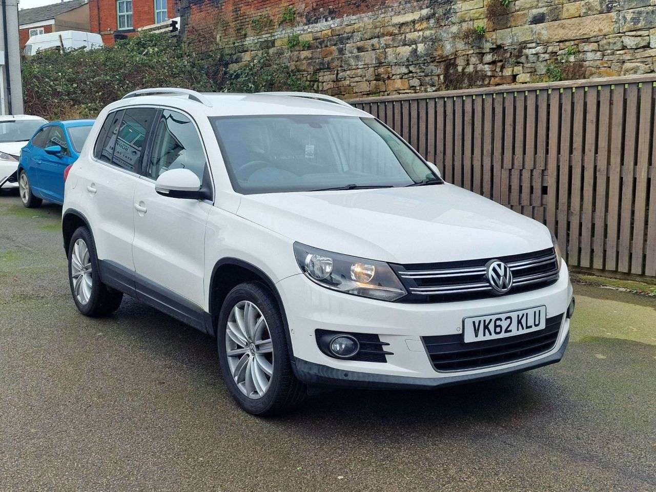 A 2012 VOLKSWAGEN TIGUAN 2.0 TDI BlueMotion Tech Sport SUV 5dr Diesel Manual 2WD Euro 5 (s/s) (140 p A 2012 VOLKSWAGEN TIGUAN 2.0 TDI BlueMotion Tech Sport SUV 5dr Diesel Manual 2WD Euro 5 (s/s) (140 p