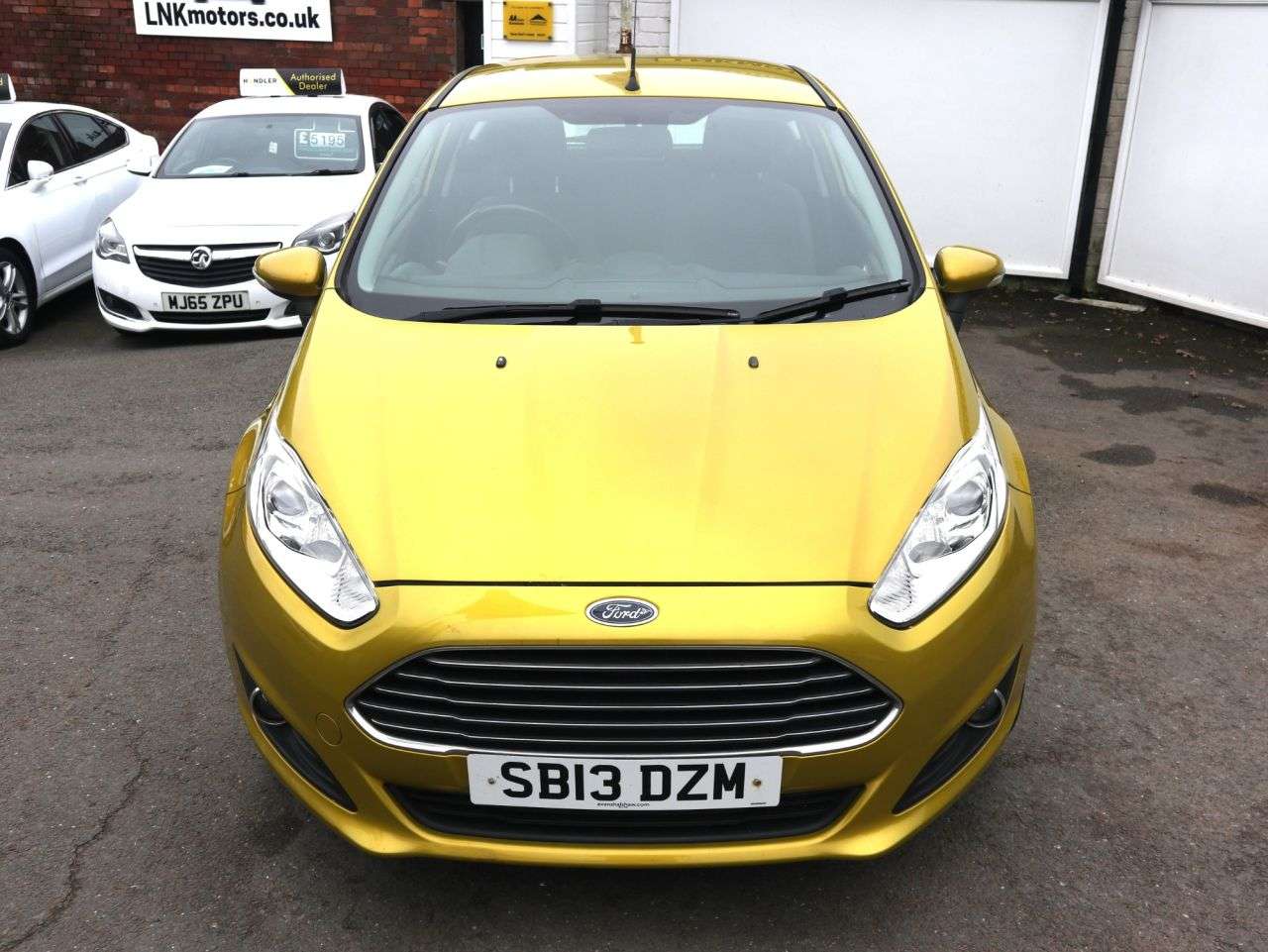 A 2013 FORD FIESTA 1.25 Zetec Hatchback 3dr Petrol Manual Euro 5 (82 ps) * 2 YEAR WARRANTY £99 A 2013 FORD FIESTA 1.25 Zetec Hatchback 3dr Petrol Manual Euro 5 (82 ps) * 2 YEAR WARRANTY £99